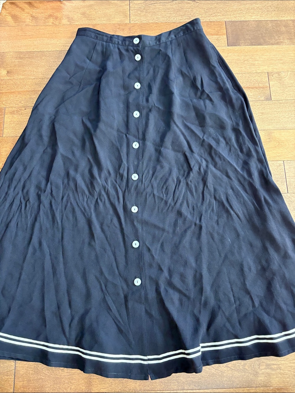 Classic Black Button-Front A-Line Skirt with Pockets